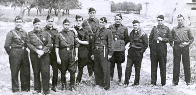 Lluís Sitjar, al centre de la foto, el més alt.