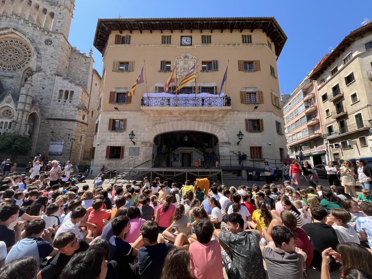 Els alumnes d’Es Convent clamen pel medi ambient