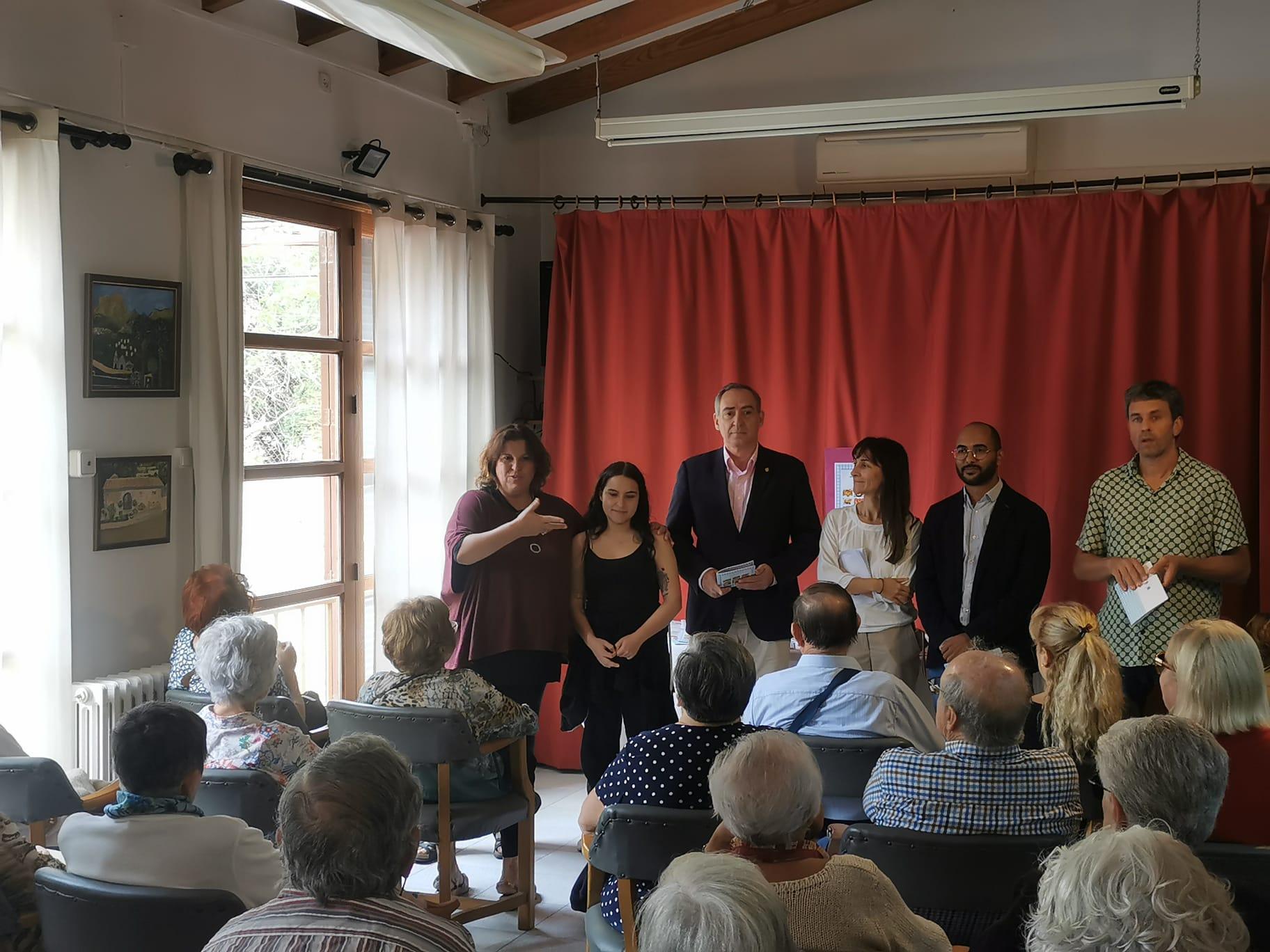 SOLLER - LIBROS - Presentat âDe la Mar a la Taulaâ, un llibret que recull les receptes de cuina marinera sollerica.