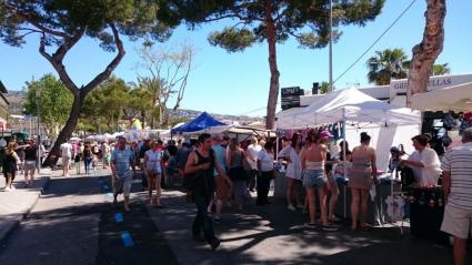 Centenars de persones han assitit a la celebració del Dia d'Europa a Calvià.