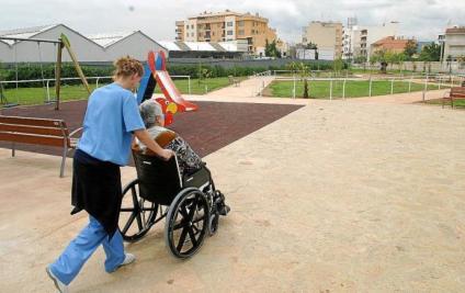 Santiago demanarà a Madrid que es tornin a emprar els barems de dependència de 2007 