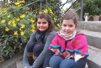 Júlia (esquerra) i Caterina estan molt contenes amb el seu nomenament.