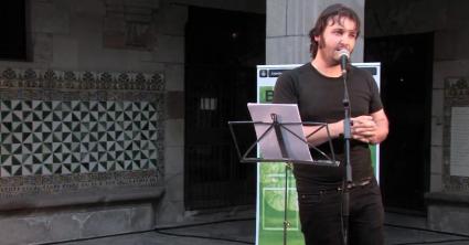 El poeta Carles Rebassa denuncia un cas greu d’agressió per haver parlat en català en una pizzeria de Ciutadella