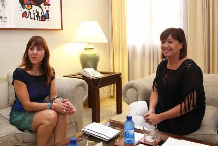 La portaveu de Podem, Laura Camargo, i la presidenta del Govern, Francina Armengol en una imatge d'arxiu.