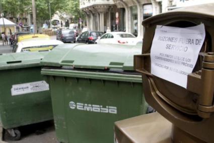 Imatge d'arxiu dels contenidors de recollida pneumàtica i els contenidors actuals.