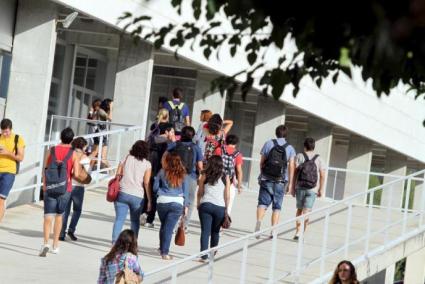 CC.OO. diu que la Facultat de Medicina no és una prioritat. 