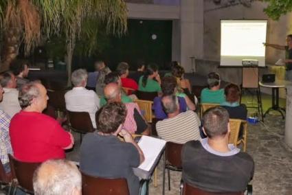 Alternativa per Pollença va presentar la setmana passada al Casal de Can Llobera, la seva publicació «Municipalitzem la neteja viària».