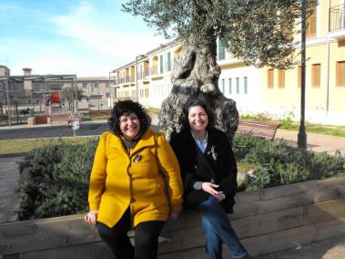 Margalida Campins és casada, té una filla i treballa de perruquera.
Catalina Crespí té una botiga, també és casada i té una filla.