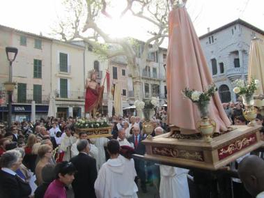 L'emotiu moment de la trobada de Jesús i Maria i el cant del Regina Coeli.