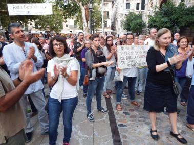 Concentració a Plaça per protestar contra la violència policial a Catalunya