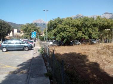 Acord per comprar un terreny de 1.300 metres quadrats per fer un aparcament