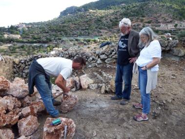 Deià ha acollit un taller de pedra en sec amb participants de diferents països