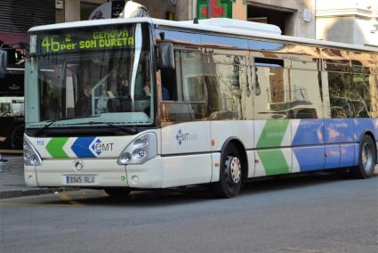 Un bus de l'EMT. El transport urbà ha millorat.