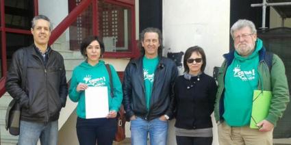 Representants de la UOB davant la Consellería d'Educació