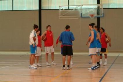 Joventut Mariana. Primer entrenament al pavelló