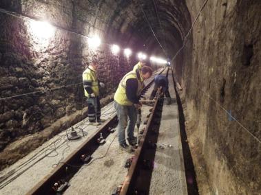 Darreres feines al túnel gran del tren per reiniciar el servei dia 1 de febrer
