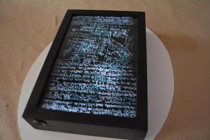 L'obra presentada per l'artista i poeta solleric.