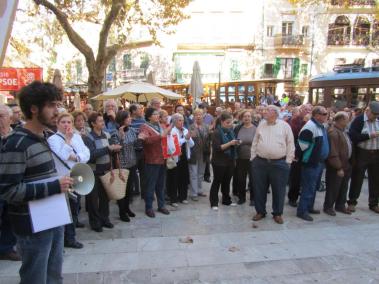 Unes 400 persones reclamern dissabte a plaça una rectificació i el deute pendent.
