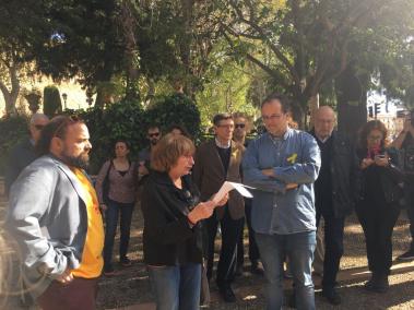 La poeta Antònia Vicens ha llegit el manifest.