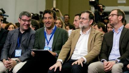 Company, Rajoy i la resta de líders populars durant la trobada.