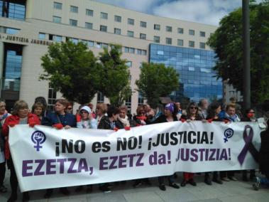 Milers de persones arreu de l'Estat espanyol han sortit al carrer per protestar contra la sentència judicial.