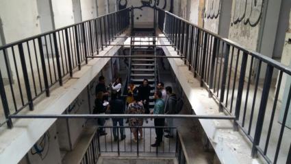 Noguera visita l'antiga presó per explicar el projecte del Centre de Creació Contemporània.