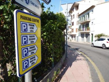Més senyalització i més places d'aparcament de cara a l'estiu