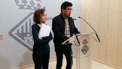 El regidor d’Igualtat, Joventut i Drets Cívics, Aligi Molina, durant la presentació de l'anuari. 