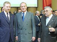 El batle Socias amb el Rei Joan Carles i l'editor Pere Serra, a la festa de la inauguració.