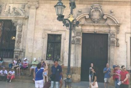 L'Ajuntament de Palma substituirà els fanals de la plaça de Cort.