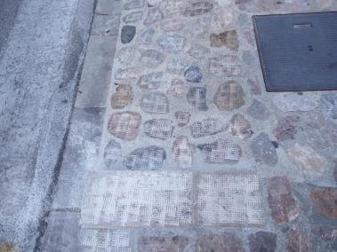 Membres de la comissió Llimona davant la seu d'Arca a Palma.