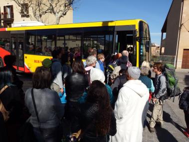 Indignació per la manca de places al transport públic per carretera