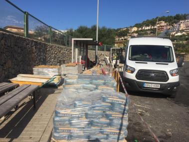 Comença l'ampliació i millora de les parades del bus