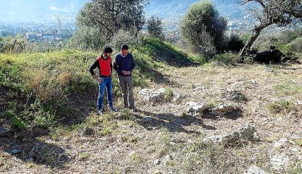 Los arqueólogos delimitarán las estructuras que aún existen en el yacimiento del Puig d'en Canals