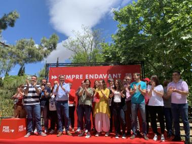 Armengol i la resta de dirigents del PSIB durant l'acte celebrat a la plaça de Son Cotoner de Palma.