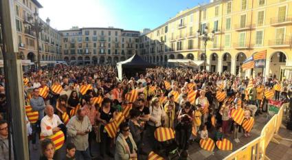 Milers de persones han participat en la Diada per la Llengua.
