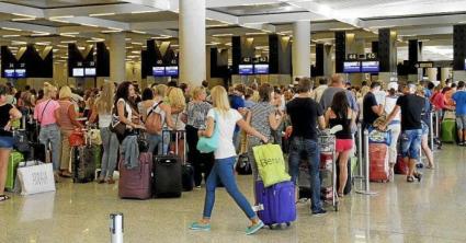 Aena ha assegurat que els retards generalitzats són habituals durant el juliol.