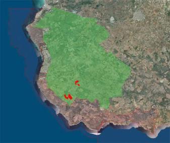 En tramat, les actuals zones Natura 2000 (LIC i ZEPA). En verd, la zona proposada com a ZEPA per la nostra entitat, en atenció a la seva importància ornitològica. En vermell, les parcel·les afectades pel projecte de parc fotovoltaic presentat per Llucmajor Photovoltaic SL..