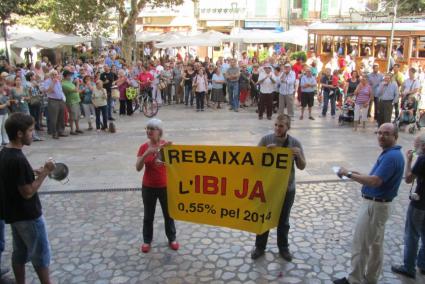 Una imatge de la sonora concentració d'avui matí a plaça.