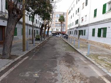 La plataforma Salvem Camp Redó ha criticat la «inacció» de l'Ajutament en la rehabilitació dels habitatges socials de la zona.