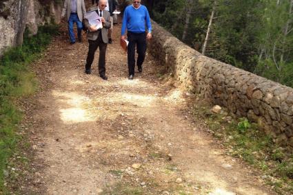 Deià 'destrueix' el camí de Llucalcari per complir el mandat judicial