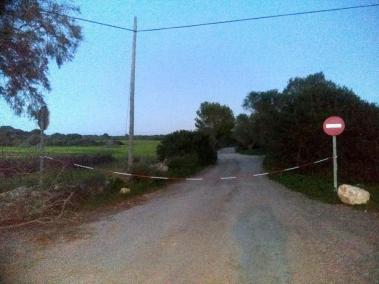 Imatge del tancament del camí de s'Algar.
