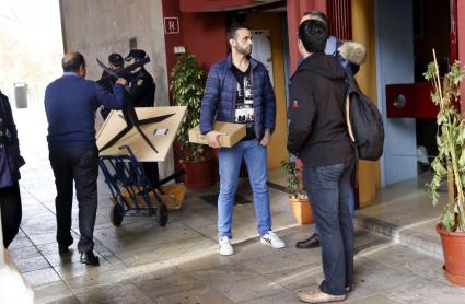 Moments de l'actuació policial per explotació laboral a Palma el mes de desembre de 2015