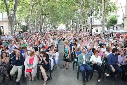 Més de 2.000 persones han gaudit aquest divendres del concert gratuït 'Viu la Simfònica!' amb la col•laboració de Maria del Mar Bonet.