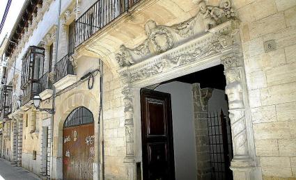 Matas ven el casal del carrer de Sant Feliu.