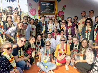 L'Aliança Empresarial contra la Pobresa Extrema de la CAEB entrega 26 habitatges a famílies pobres de l'Índia.