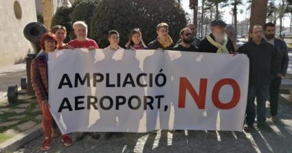 La Plataforma contra l'ampliació de l'aeroport elabora un dossier per demostrar «l'ampliació encoberta» que vol fer Aena.