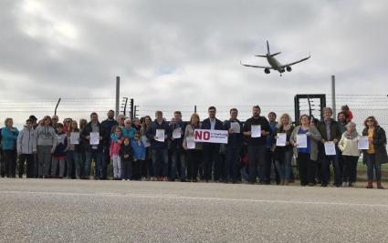 Noguera amb els batles i regidors de MÉS en una acció celebrada aquest dissabte.