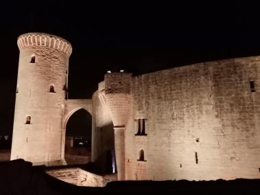 El Castell de Bellver lluirà els colors de l'arc de Sant Martí per celebrar l'Orgull LGTBI.