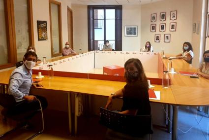 Imatge de la reunió entre El Pi i el PSIB-PSOE.